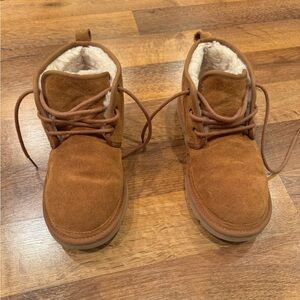 UGG Women’s Neumel Boot size 9